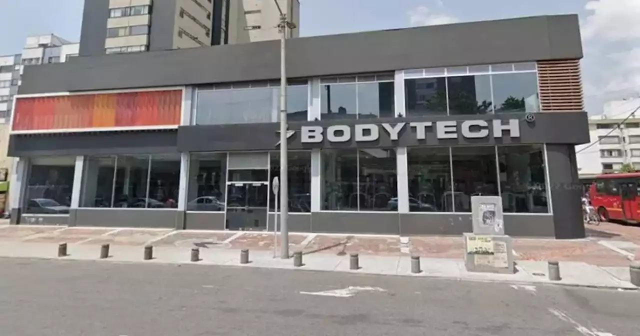 Cartel de reconocido gimnasio en Chapinero se cayó y alcanzó a golpear a una mujer