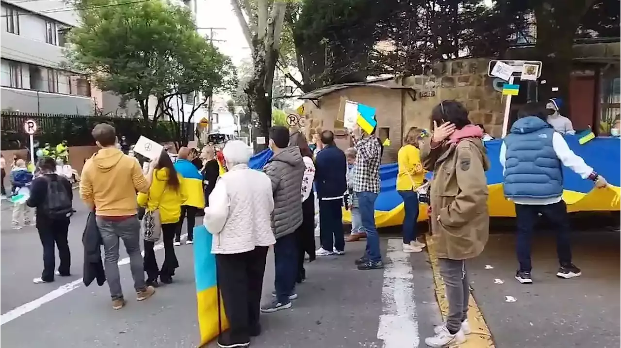 [Videos] Hasta en Bogotá hubo protestas de ucranianos por invasión rusa: 'Éramos hermanos' - Pulzo