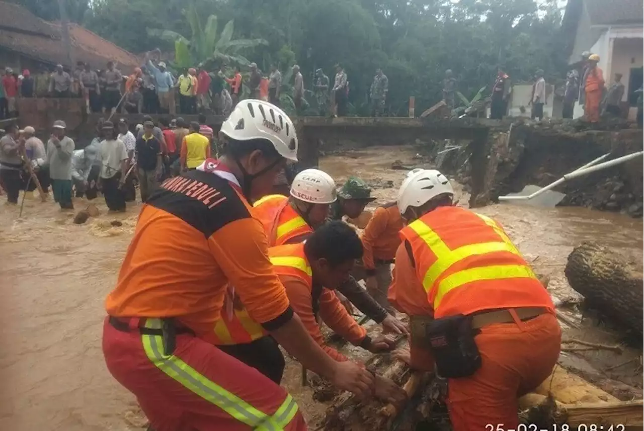 Banjir Bandang di Brebes, 297 Warga Mengungsi |Republika Online