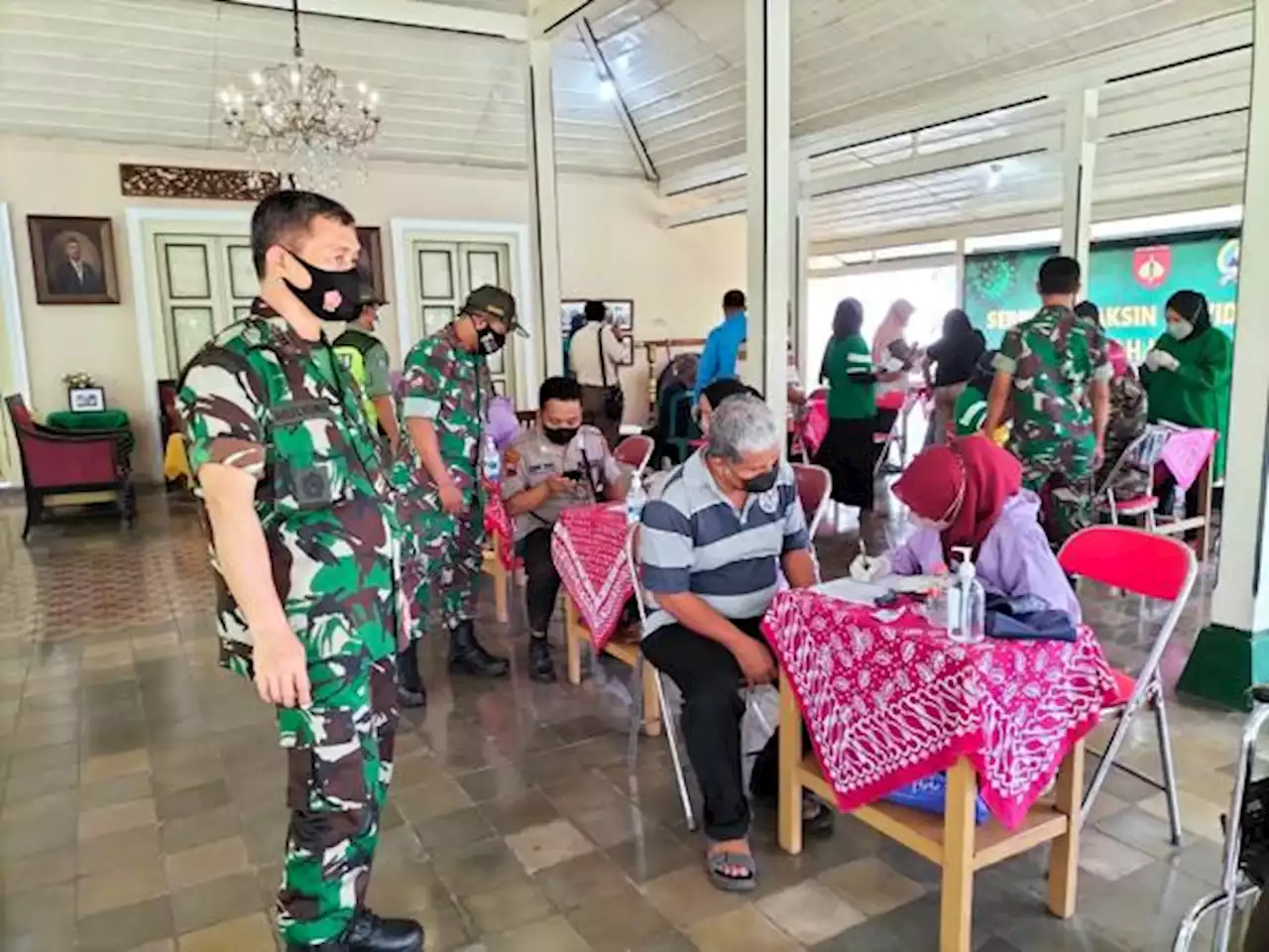 800 Warga Nusukan Solo Ikut Vaksinasi Booster di Makam Mangkunagoro VI