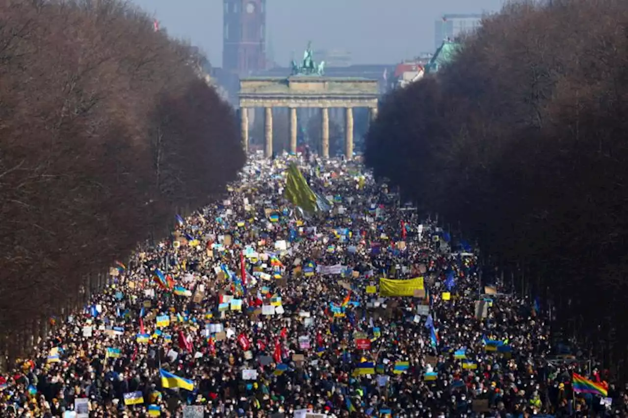 More than 100,000 people in Berlin protest Russia's invasion