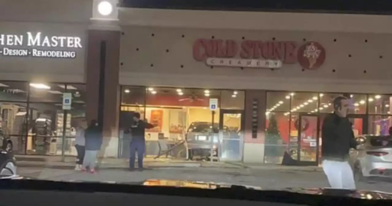 At least 4 injured after driver crashes into Cold Stone Creamery in Greenwood