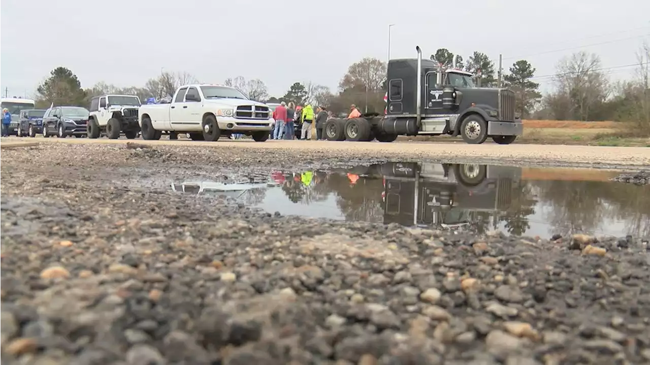 Trucker convoy against COVID-19 mandates passes through Montgomery