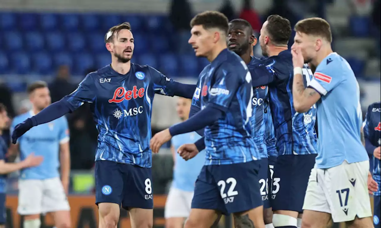 Il Napoli piega la Lazio, ora è primo con il Milan