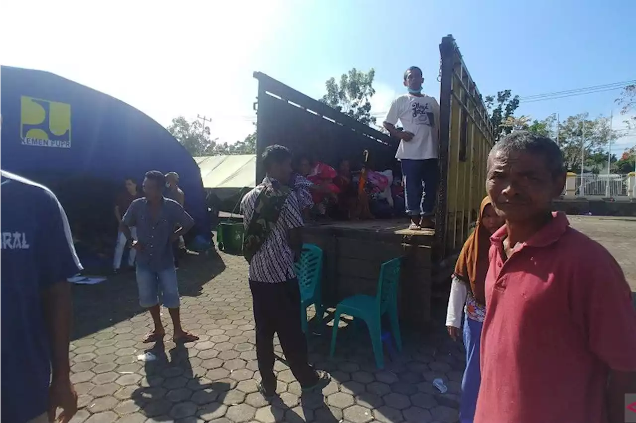 Puluhan pengungsi gempa Pasaman Barat memilih pulang ke rumah