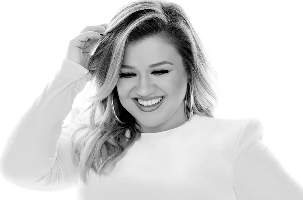 Kelly Clarkson to Sing a Tribute to Dolly Parton on the 2022 ACM Awards