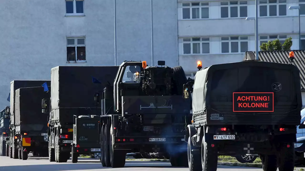 Wie Autofahrer bei Militär auf der Straße richtig reagieren