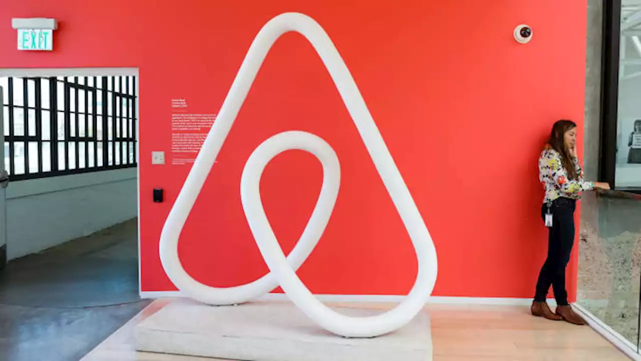 Airbnb to offer free housing to 100,000 Ukrainian refugees