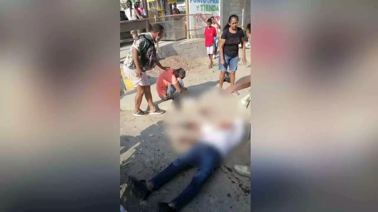 Carro chocó a tres personas y se dio a la huida en Juan de Acosta