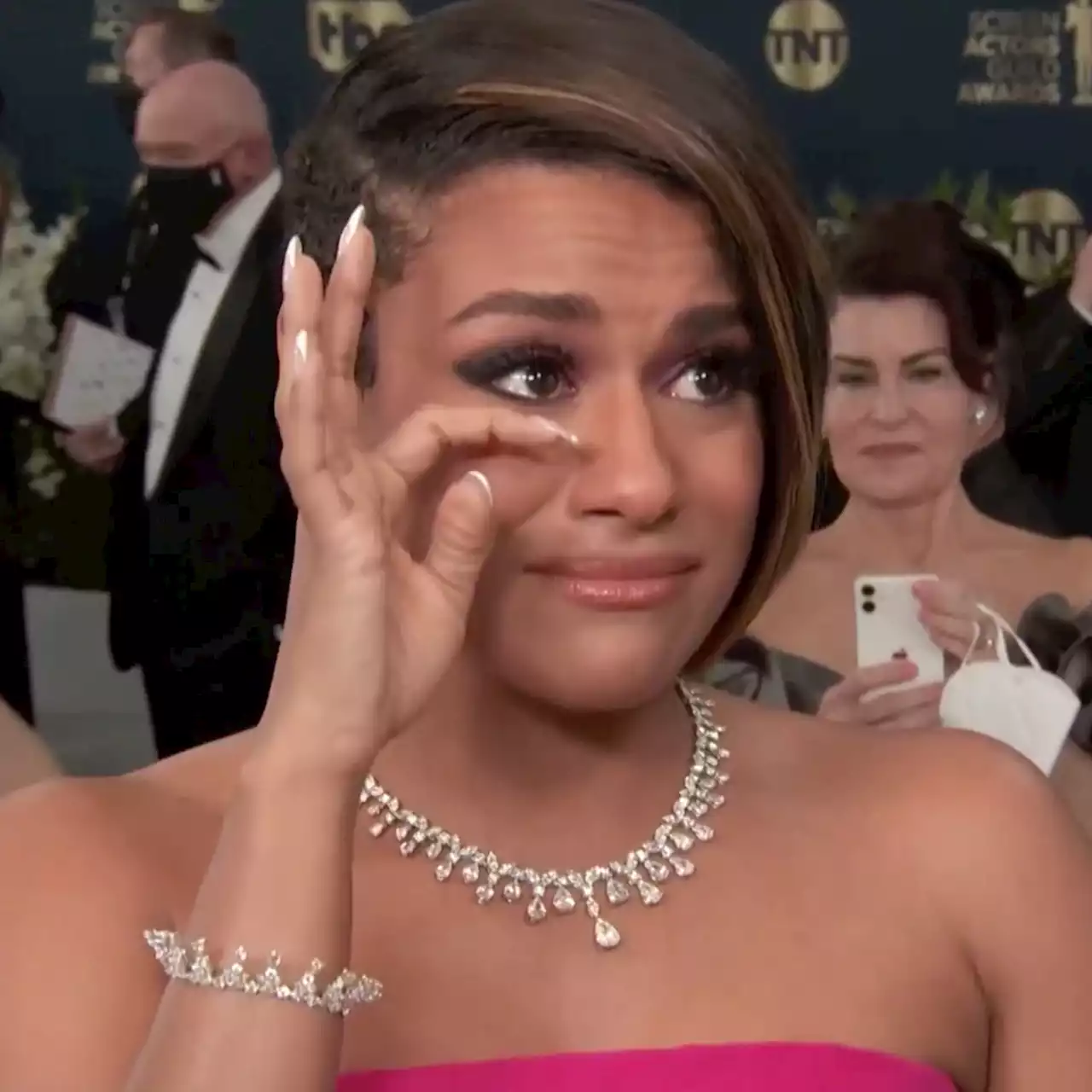 Prepare to Get Emotional Watching Ariana DeBose Tear Up on the 2022 SAG Awards Red Carpet - E! Online