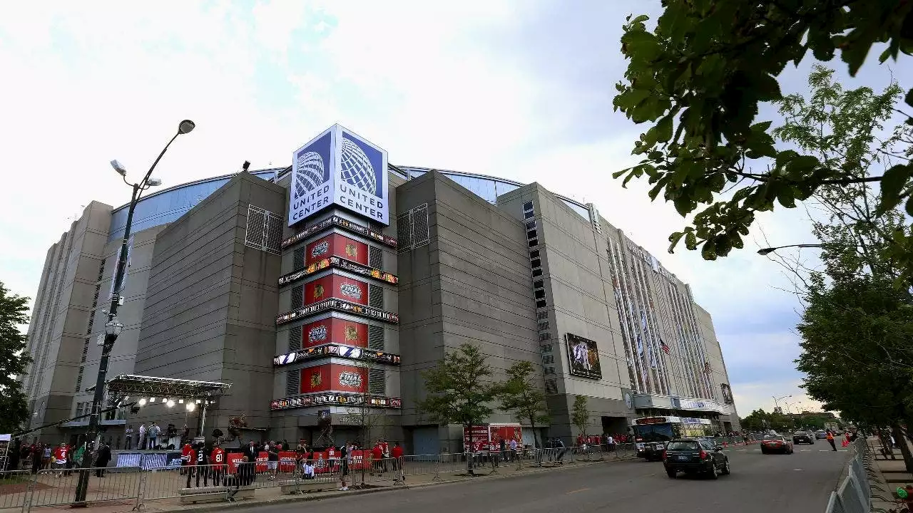 United Center no longer requiring masks, but COVID vaccination or negative test still required