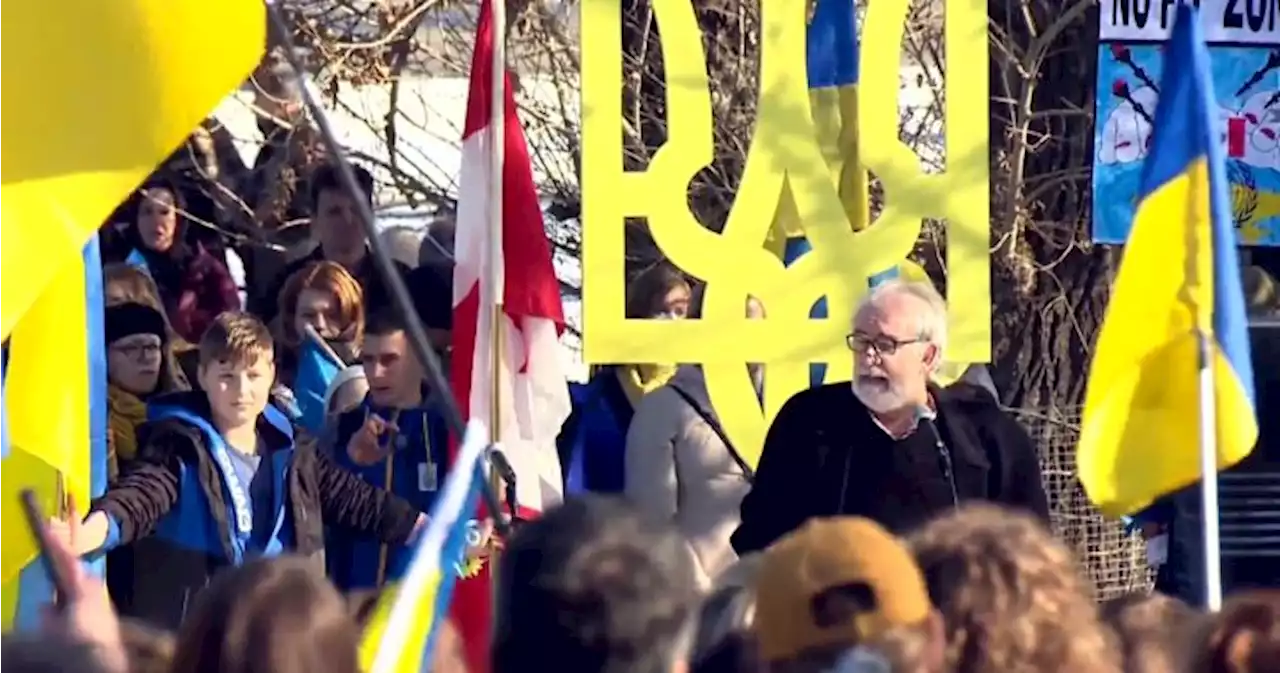 Calgarians join worldwide protests, calling on Russia to leave Ukraine - Calgary | Globalnews.ca