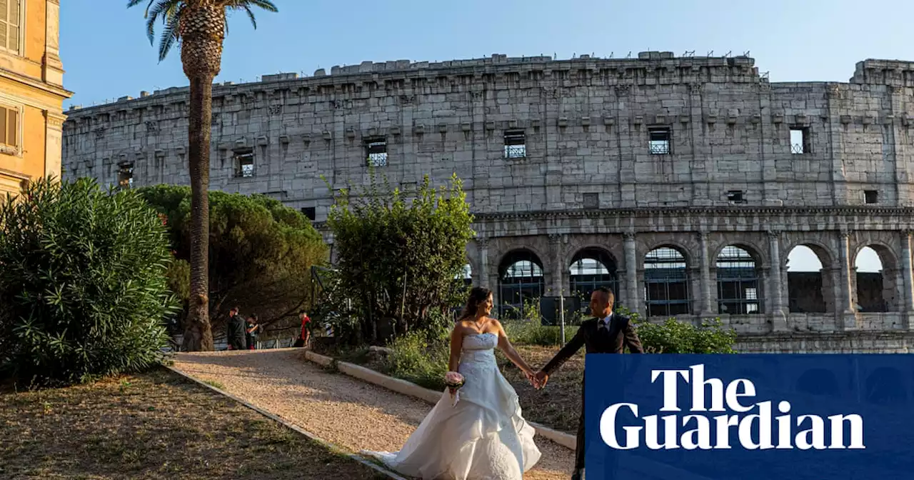 ‘Lazio in love’: Italian region offers couples €2,000 wedding payment