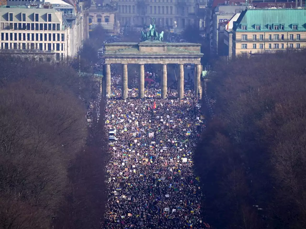 La marea umana in piazza per la pace