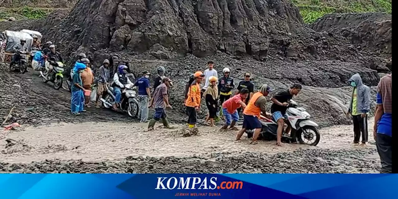 Jembatan Gladak Perak Putus Diterjang Awan Panas Semeru, Warga Seberangi Sungai, Antre 3 Jam