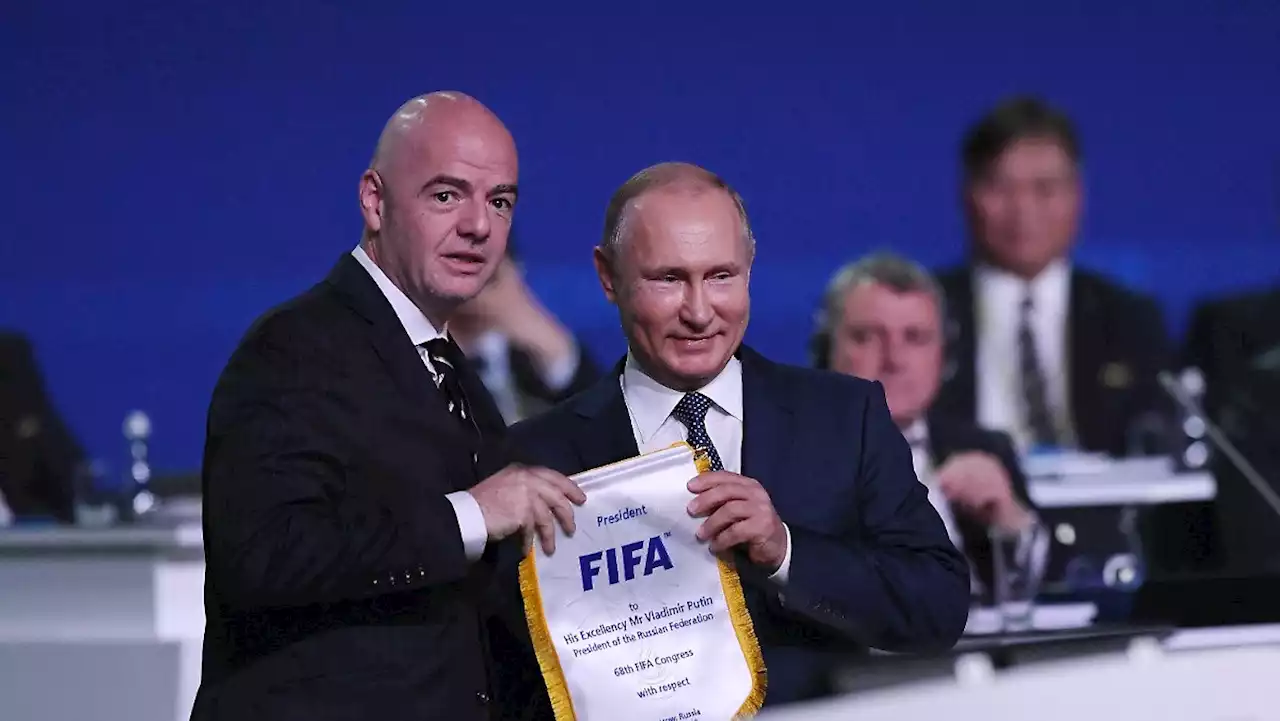 FIFA und UEFA suspendieren Russland