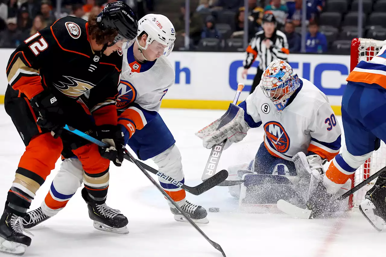 Islanders, Ilya Sorokin shut out Ducks for easy bounce-back win