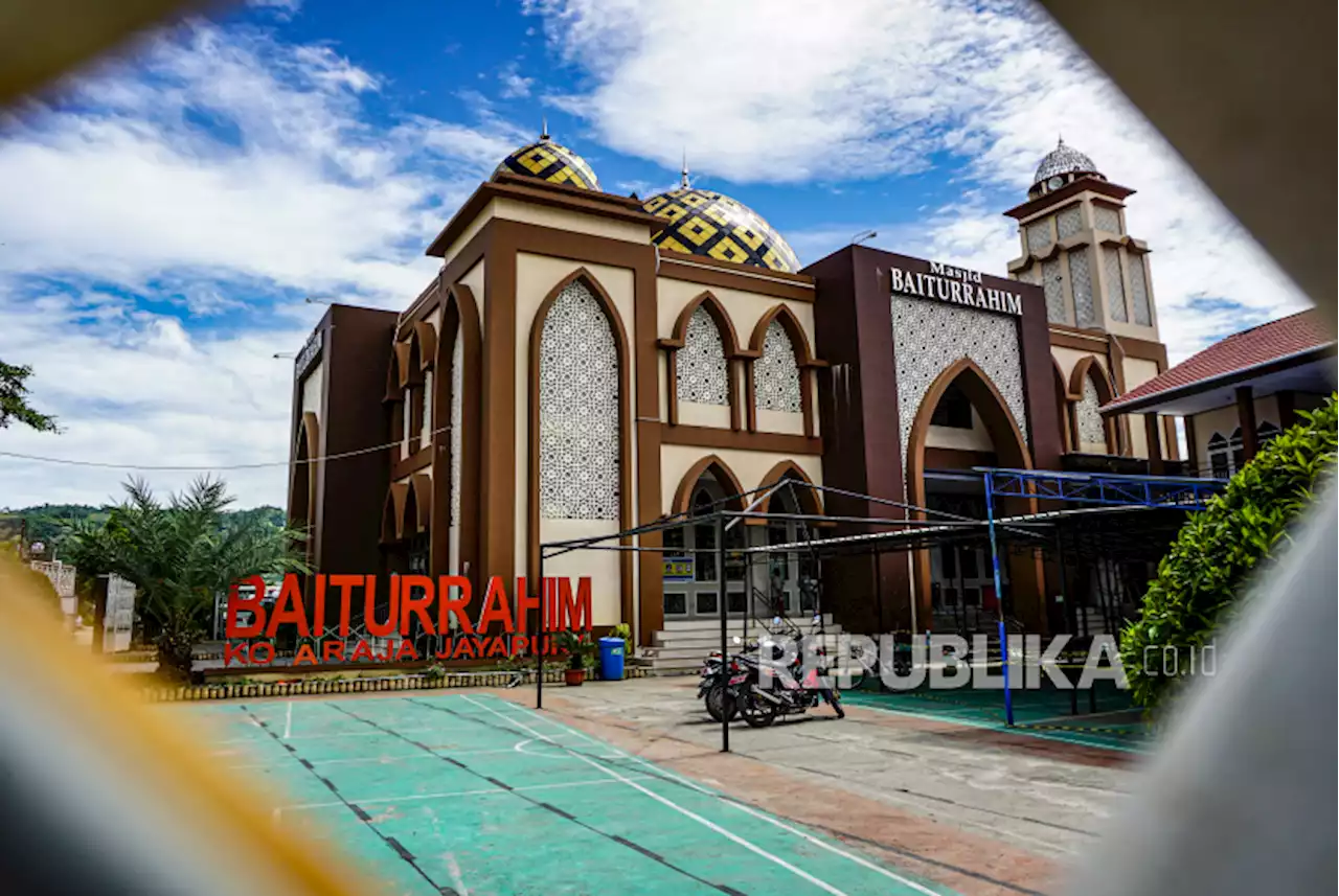 Umat Islam di Jayapura Peringati Isra Mi'raj dengan Prokes |Republika Online