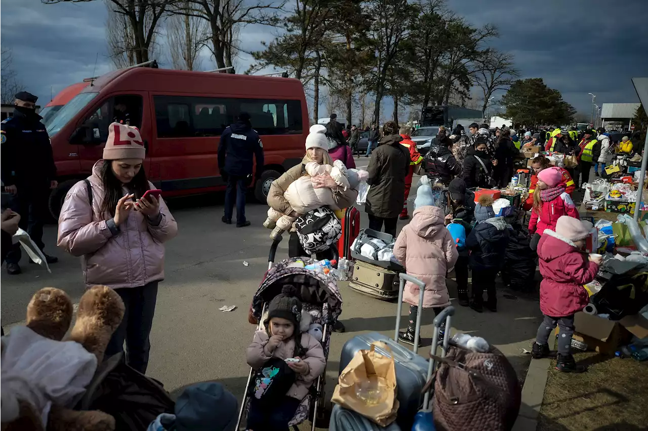 Despite Decades of Tension, Romanians Are Embracing Ukrainian Refugees