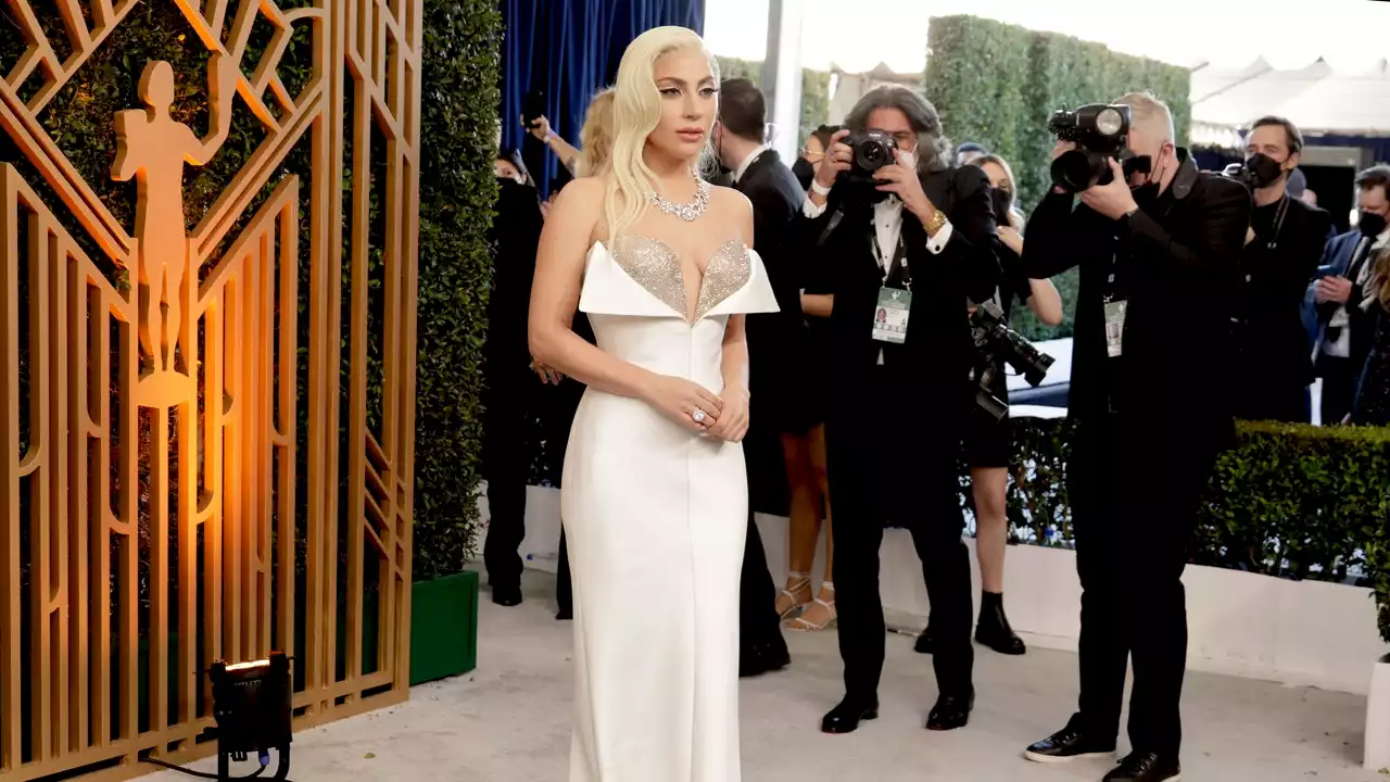 Lady Gaga Shut Down the Red Carpet at the SAG Awards