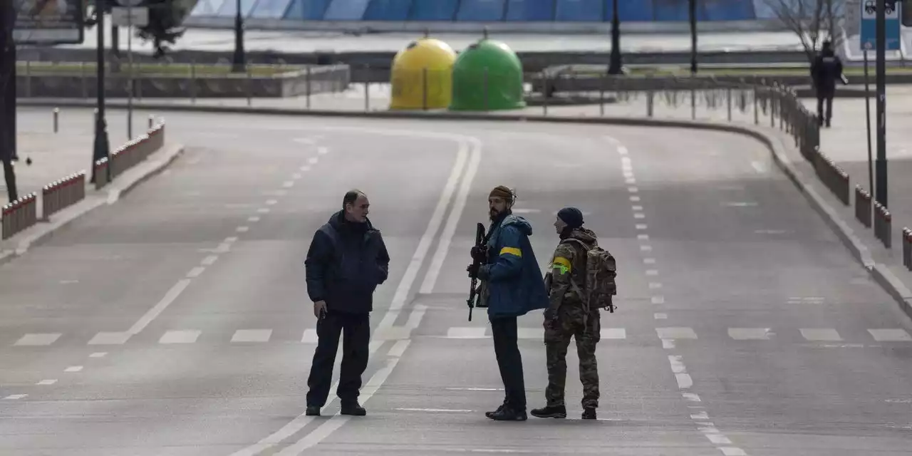 Kyiv and Moscow Hold Talks as Ukrainian Troops Repel Russian Attacks