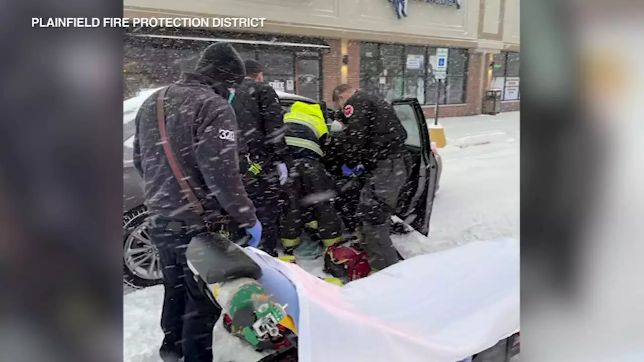 Plainfield firefighters deliver baby in Jimmy John's parking lot during snow storm