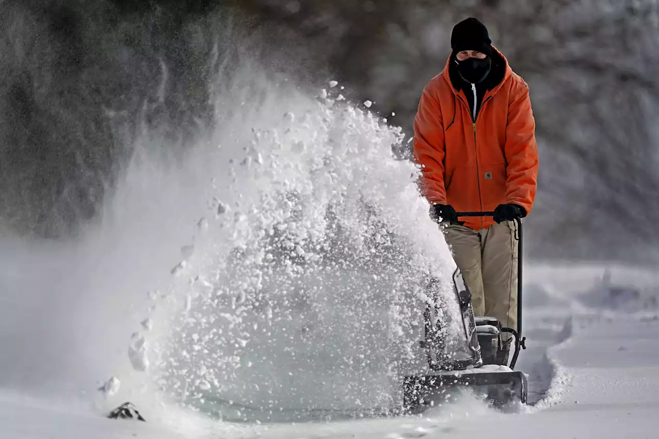 Winter storm packing snow, freezing rain moves across US