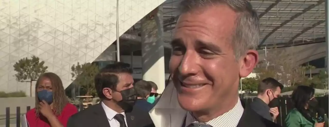 LA Mayor Eric Garcetti Says He Held His Breath During Maskless Photos At NFC Title Game