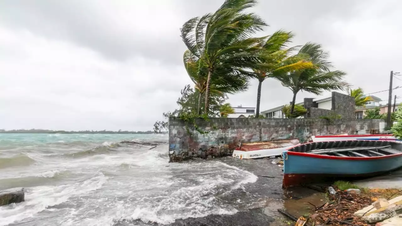 Thousands lose power but Mauritius escapes 'major damage' from cyclone