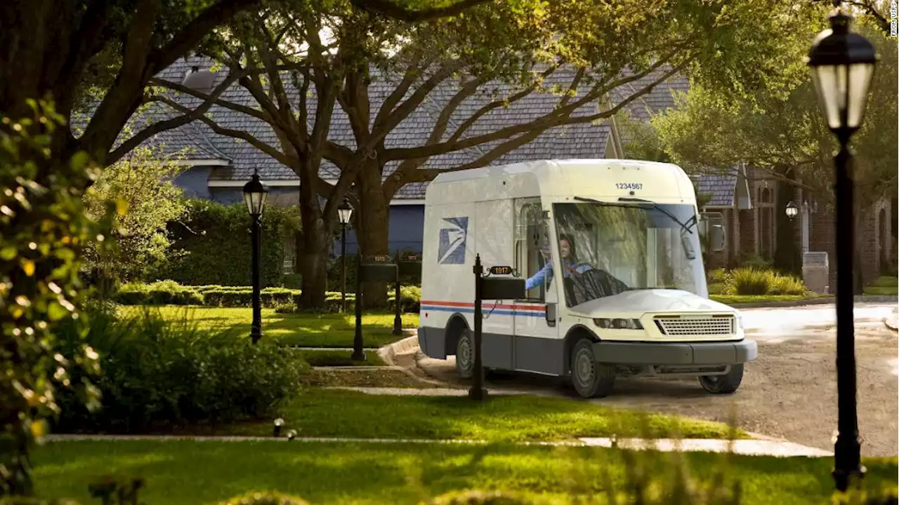 EPA, White House warn Louis DeJoy to halt plan to replace USPS fleet with gas-powered trucks