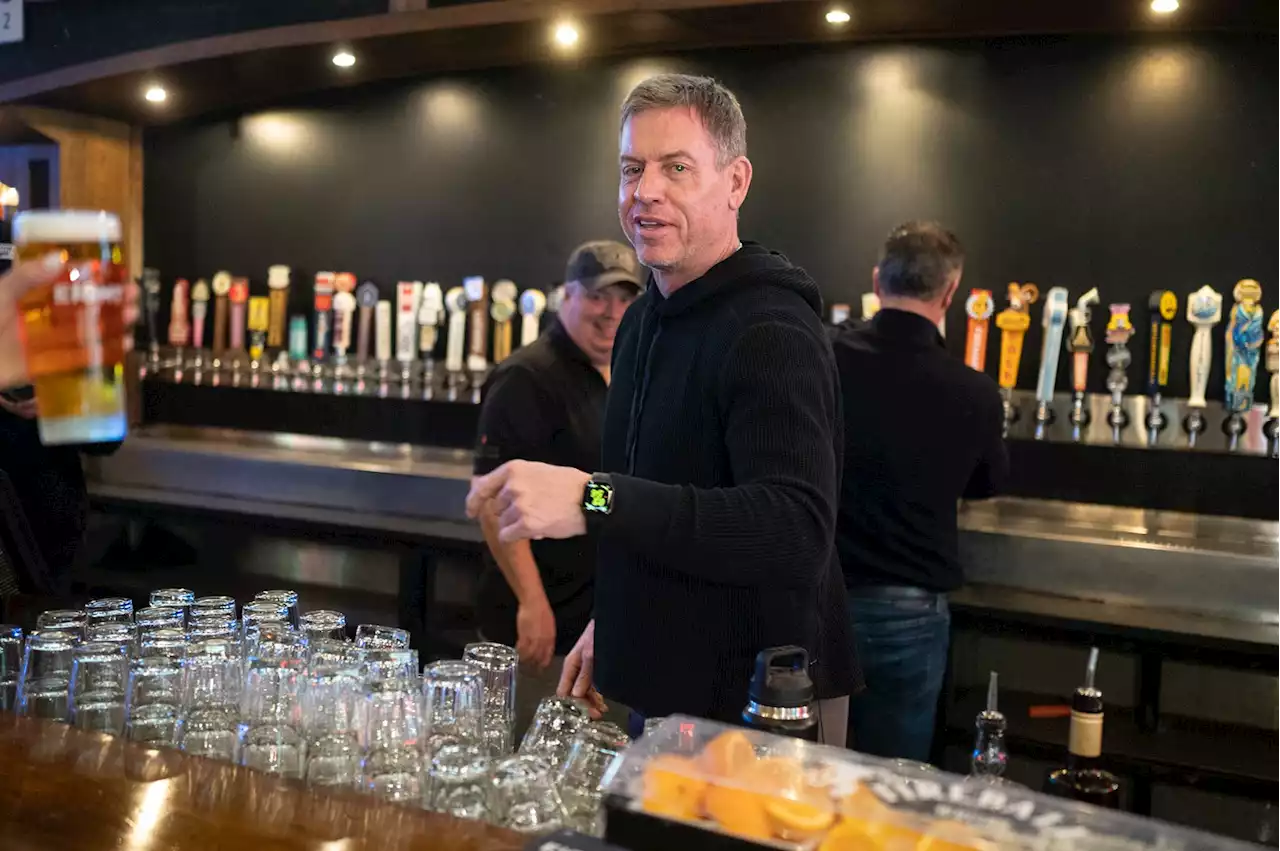 Troy Aikman Served His New Beer, Eight, at Katy Trail Ice House Yesterday