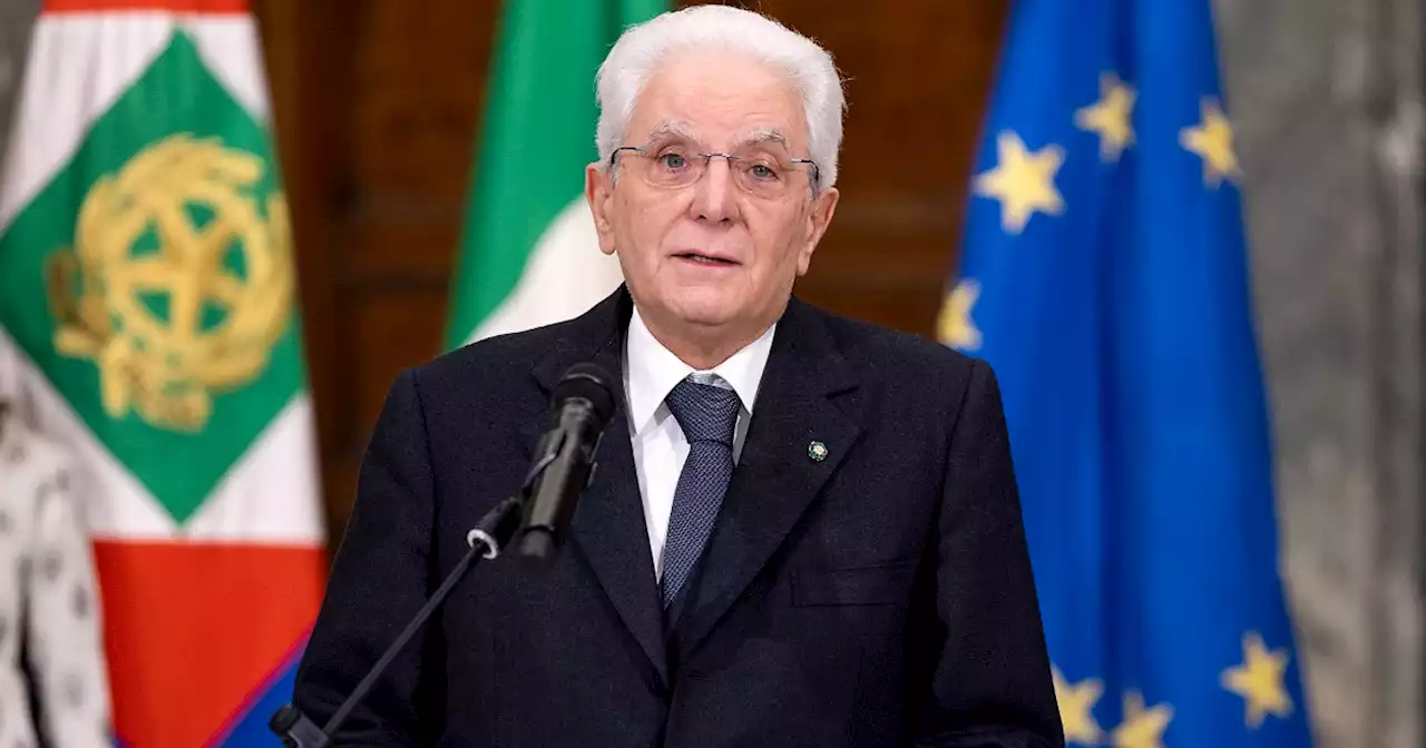 Quirinale, il ruolo dell'Italia in Ue e la crisi in Ucraina nel discorso d'insediamento di Mattarella. Nessun j'accuse al Parlamento - Il Fatto Quotidiano