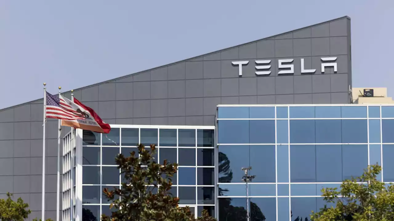 New petition with 40,000 signatures urges Biden to acknowledge Tesla's leadership in EVs