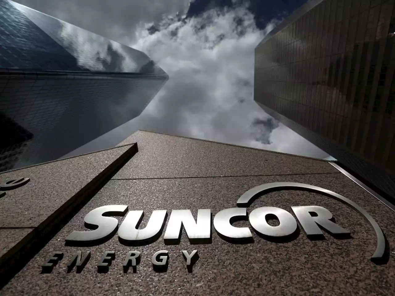 Suncor doubles its dividend as profits soar amid surging oil prices