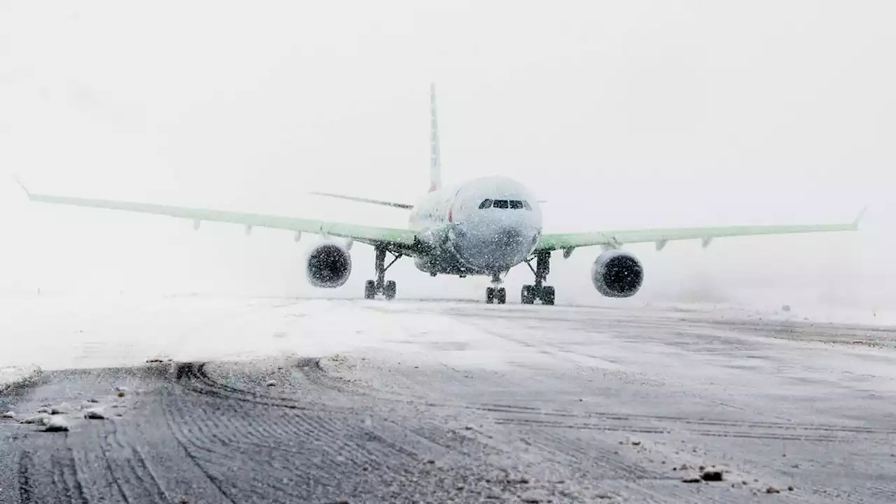 Over 600 Flights Grounded at Chicago-Area Airports as Snow Continues