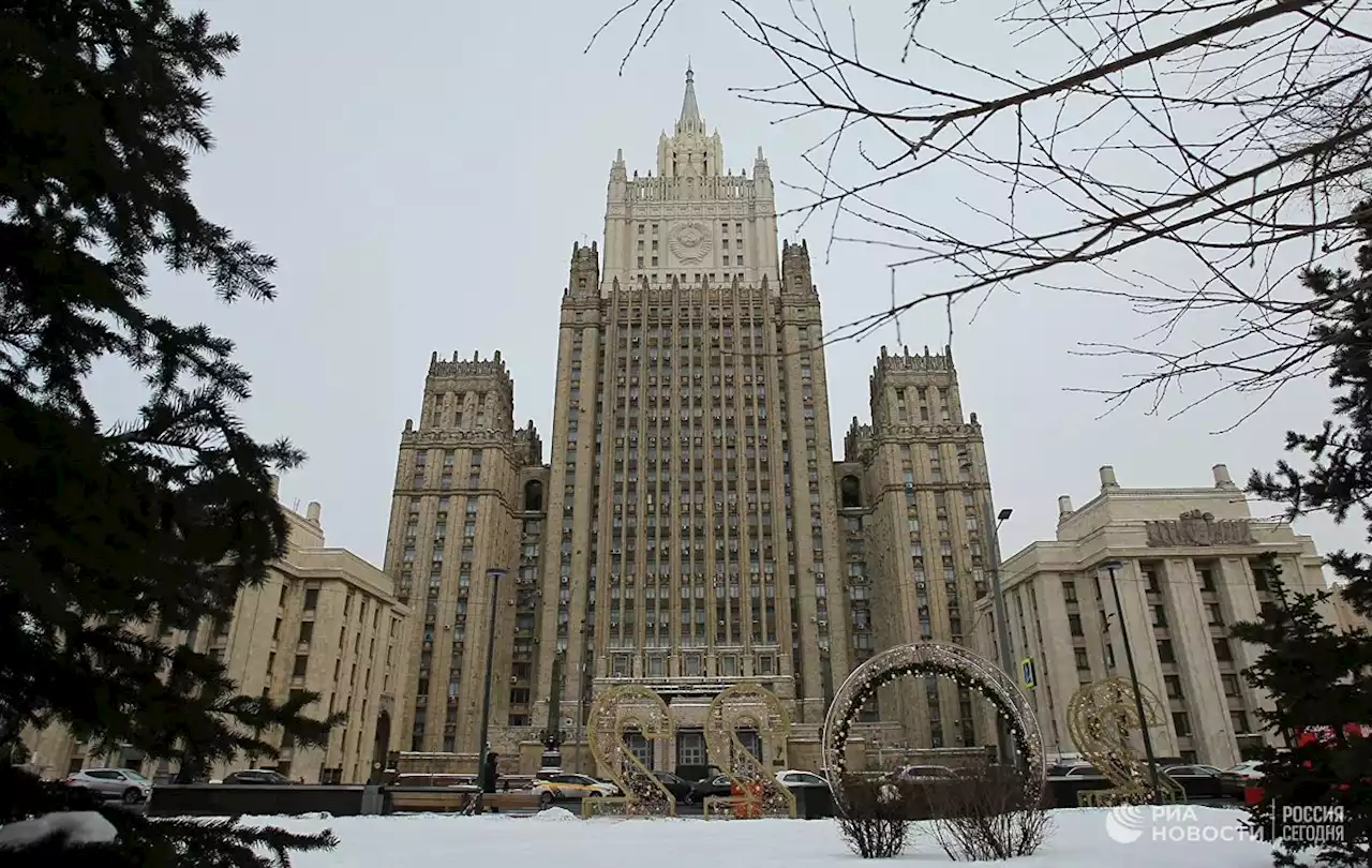 Причастным к блокировке RT DE запретят въезд в Россию, сообщили в МИД