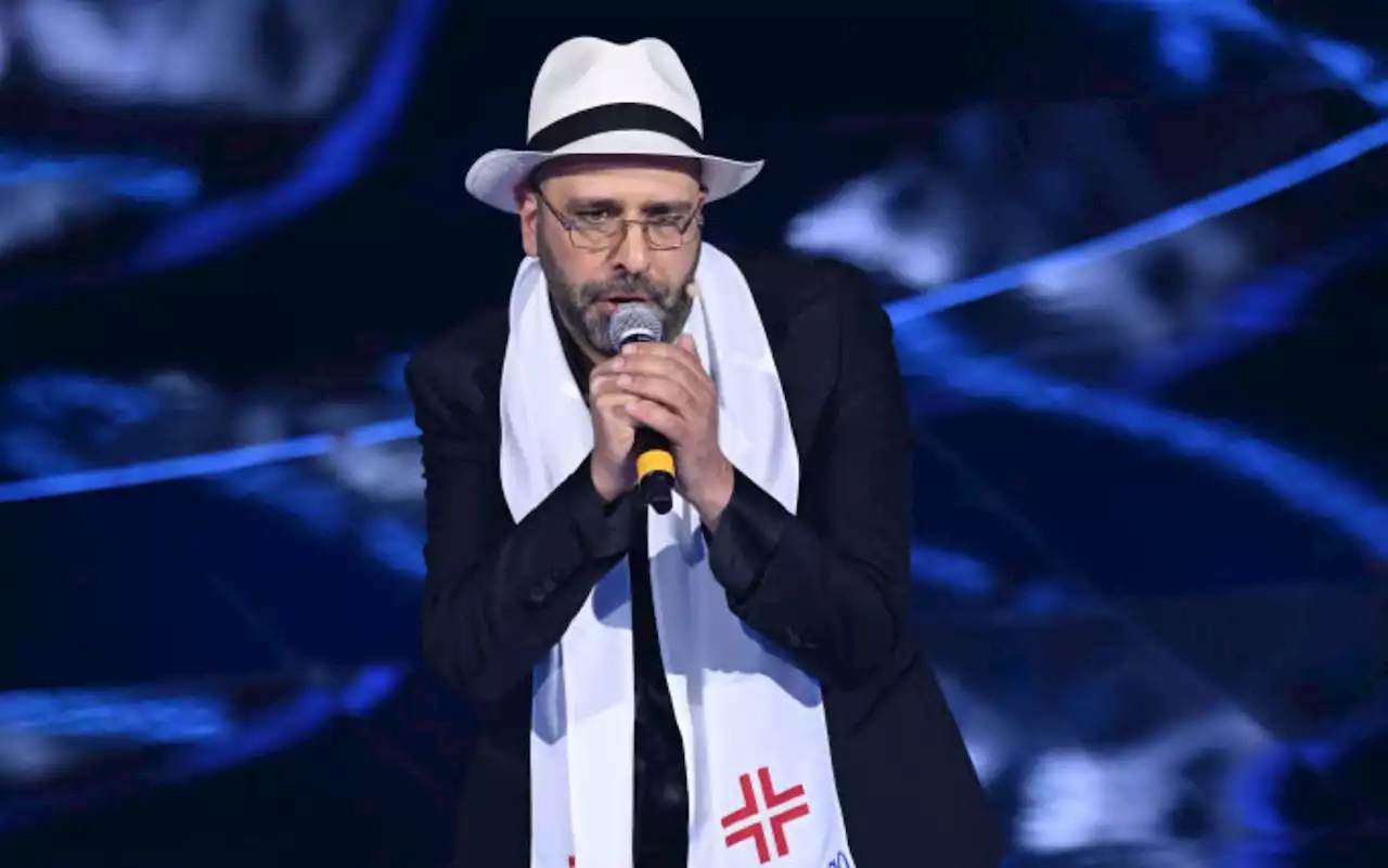 Sanremo 2022, Checco Zalone canta Pandemia ora che vai via: il testo