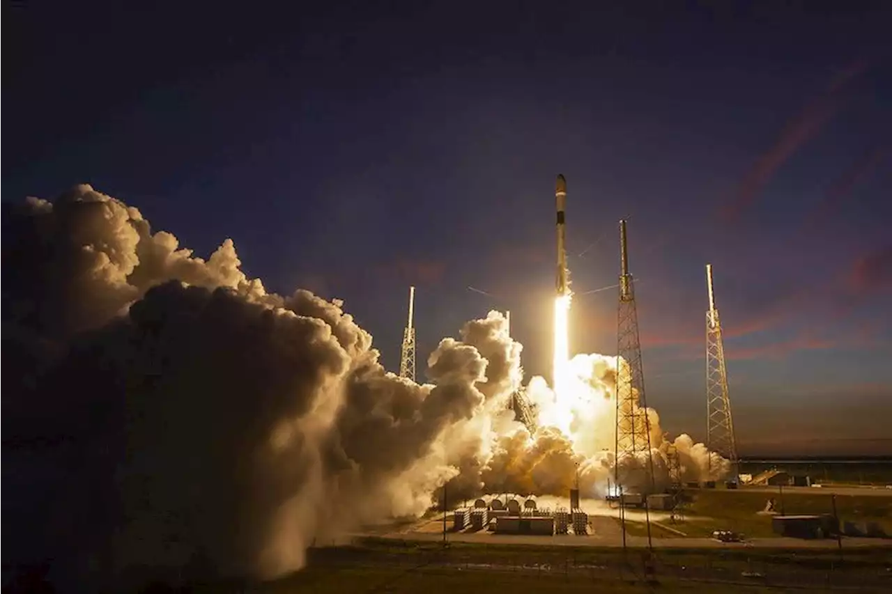 These photos of SpaceX's Italian satellite launch and rocket landing are amazing