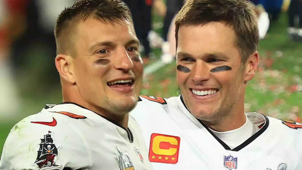 Rob Gronkowski Says Goodbye To Tom Brady With Mushy Note & Video