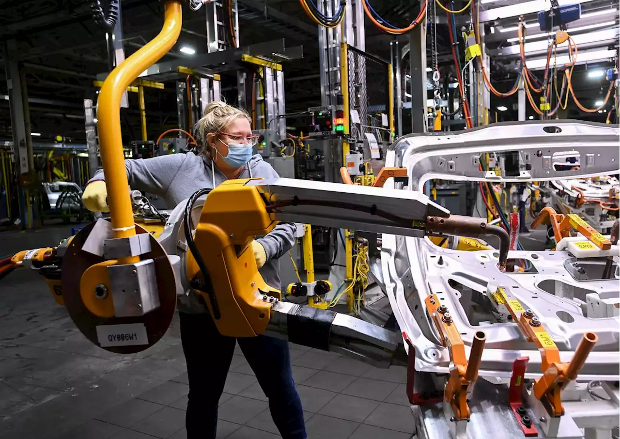 Canadian employment plummets in January with Omicron spread