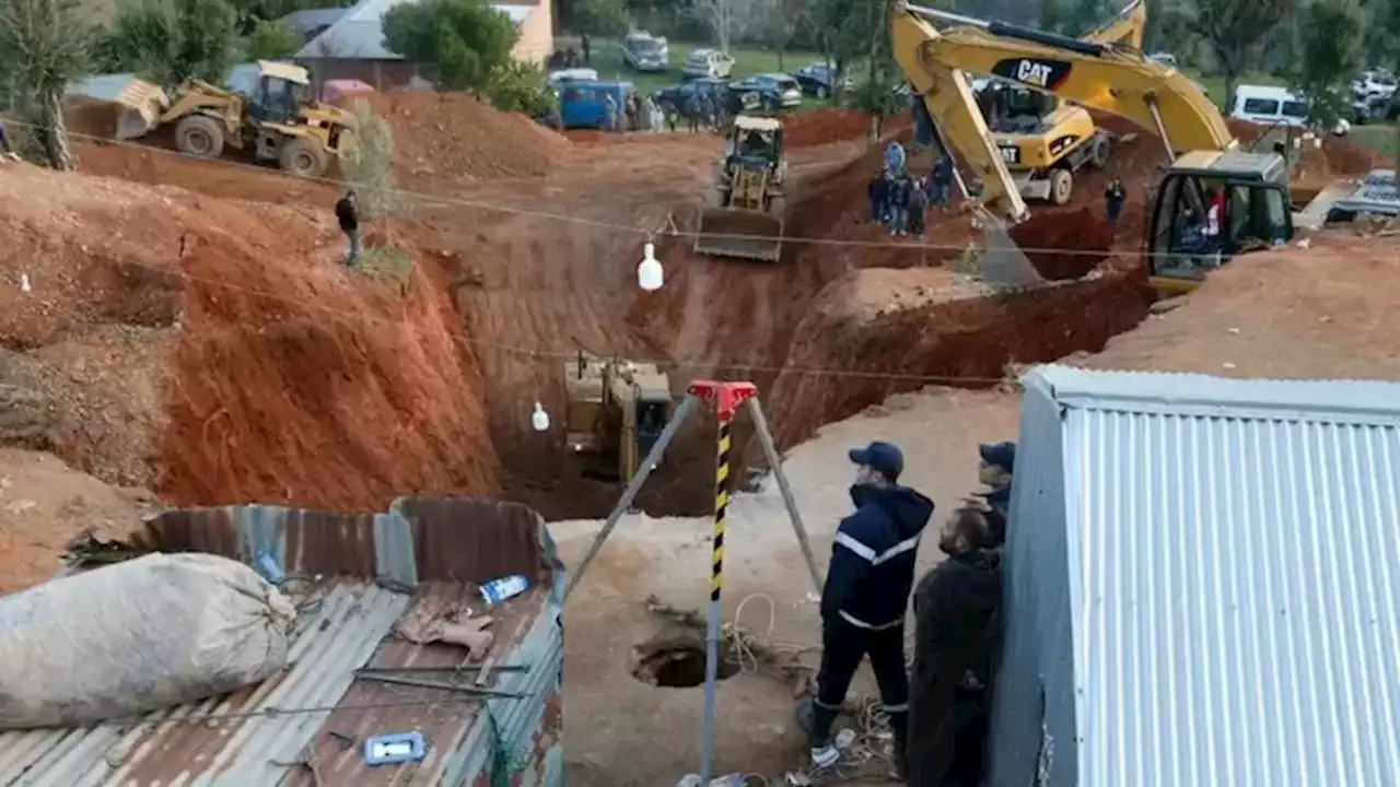 El desesperado intento de rescate de un niño de 5 años que cayó a un pozo hace dos días