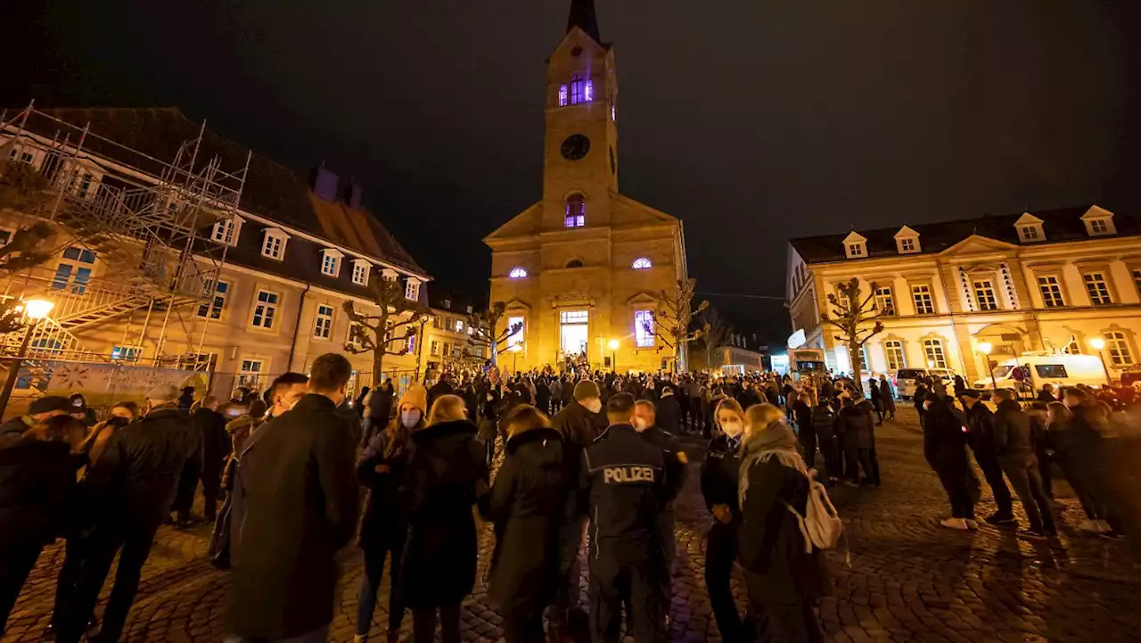 Hunderte gedenken getöteter Polizisten