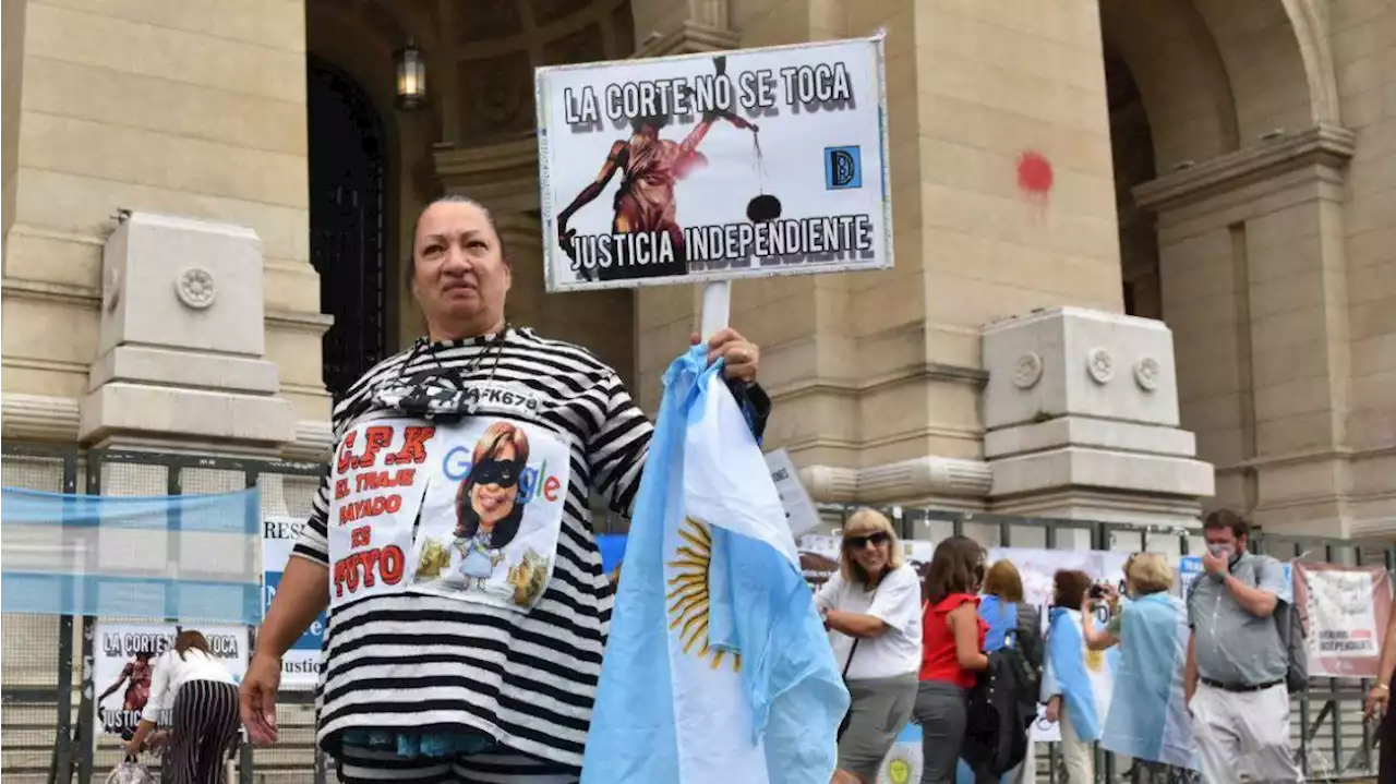 Fotos y videos: así fue la 'contramarcha' opositora para defender a la Corte Suprema