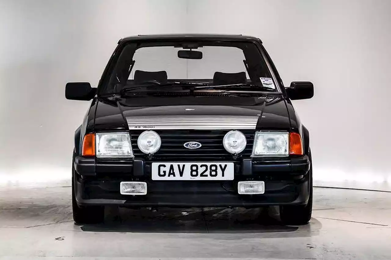 Like-new Ford Escort RS1600i for sale