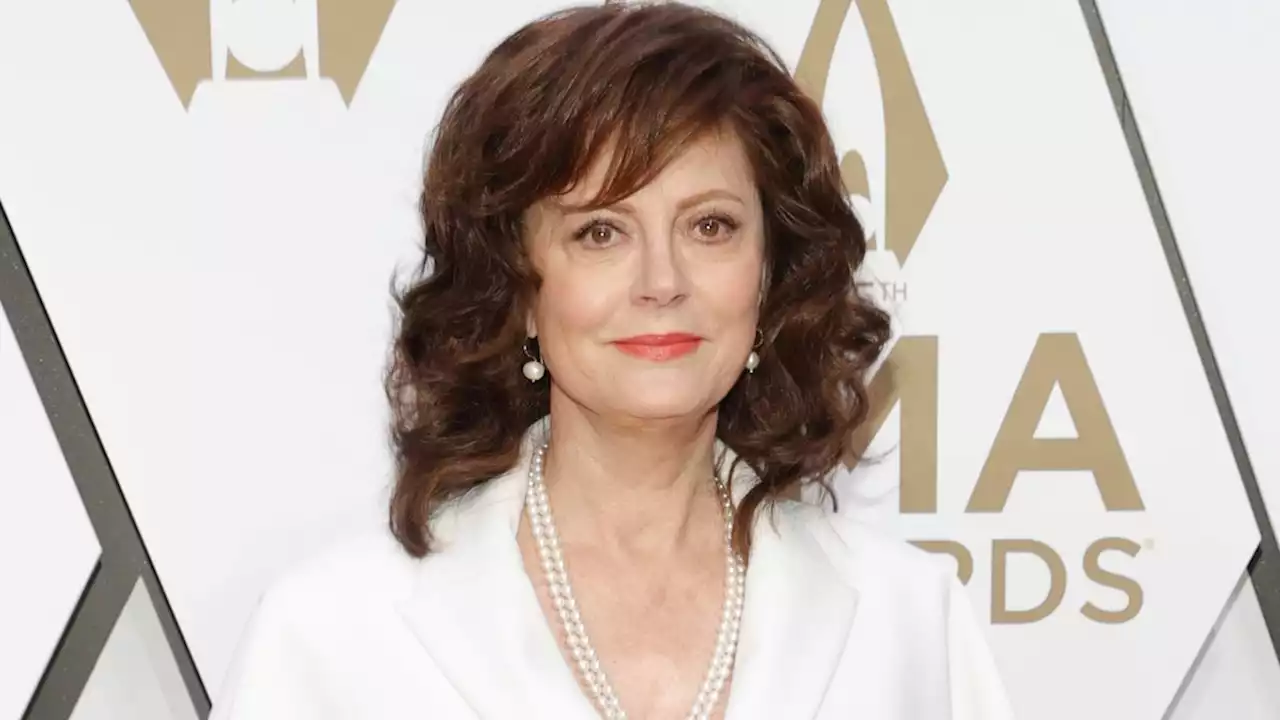 Susan Sarandon Receives Backlash For Sharing Anti-Cop Post About Slain NYPD Officer's Funeral