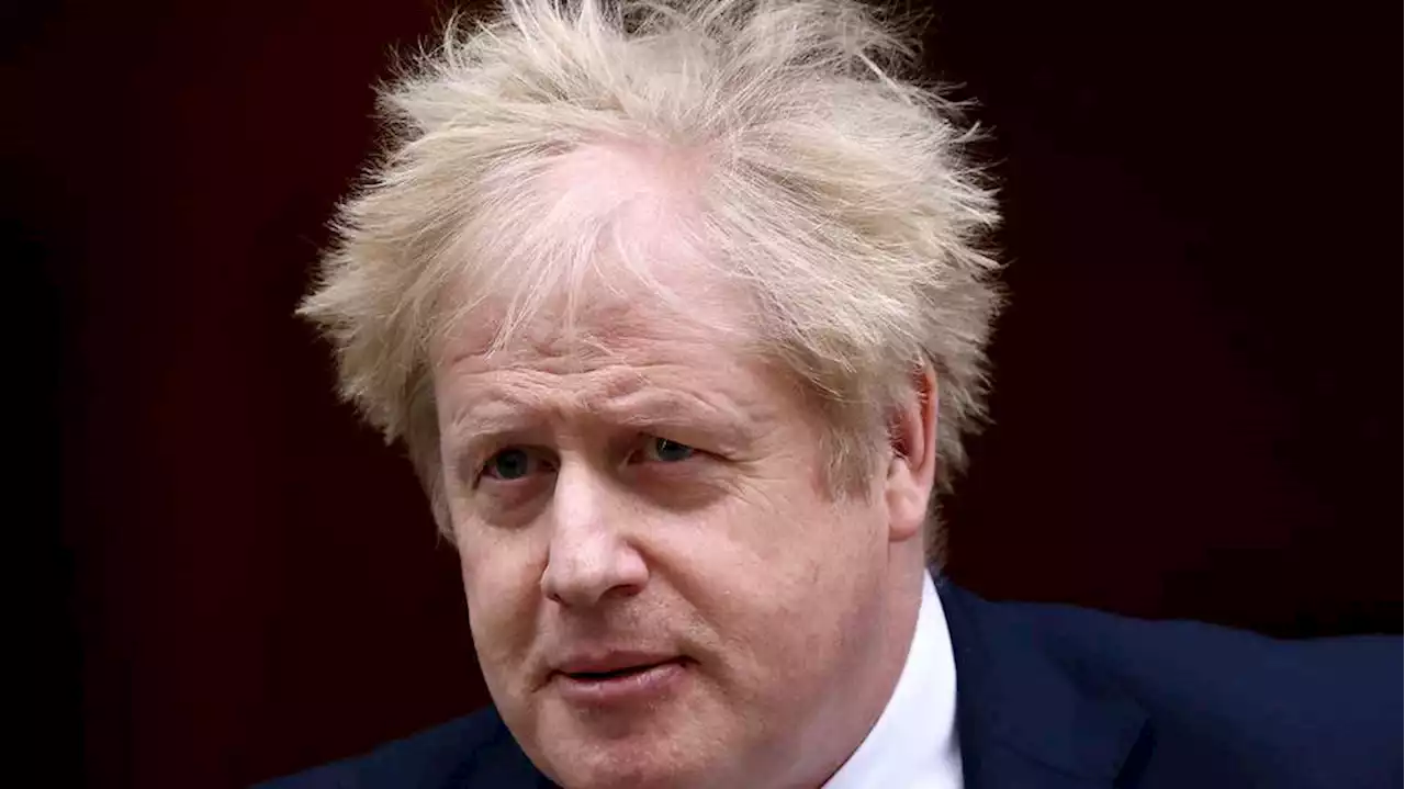 Boris Johnson, cada vez más acorralado por el “party-gate”: renunciaron 4 funcionarios