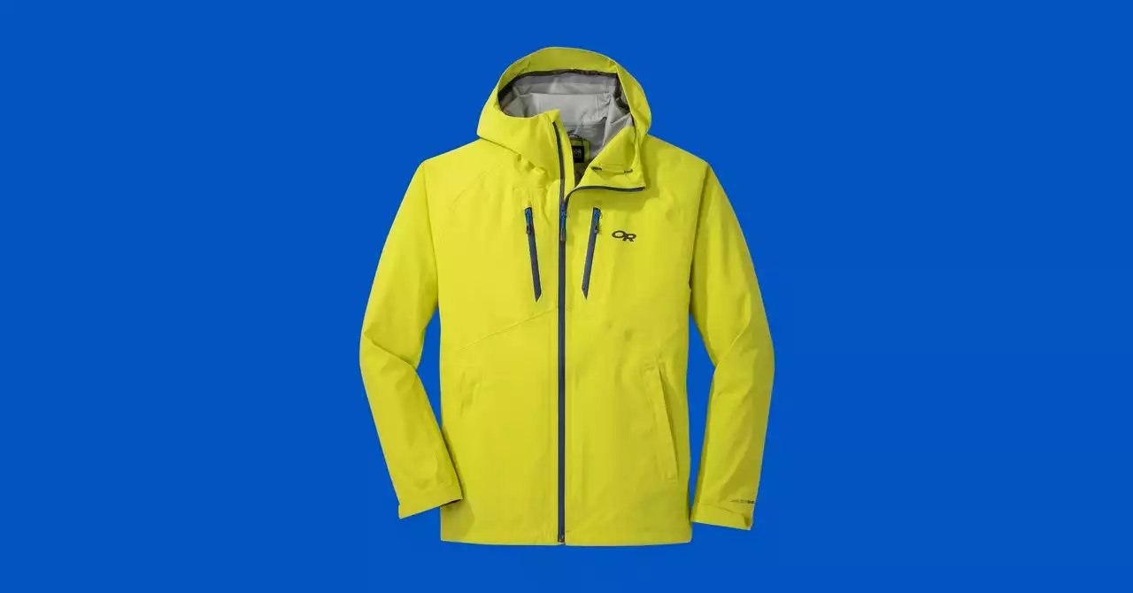 10 Great Deals on Outdoor Apparel to Keep You Warm