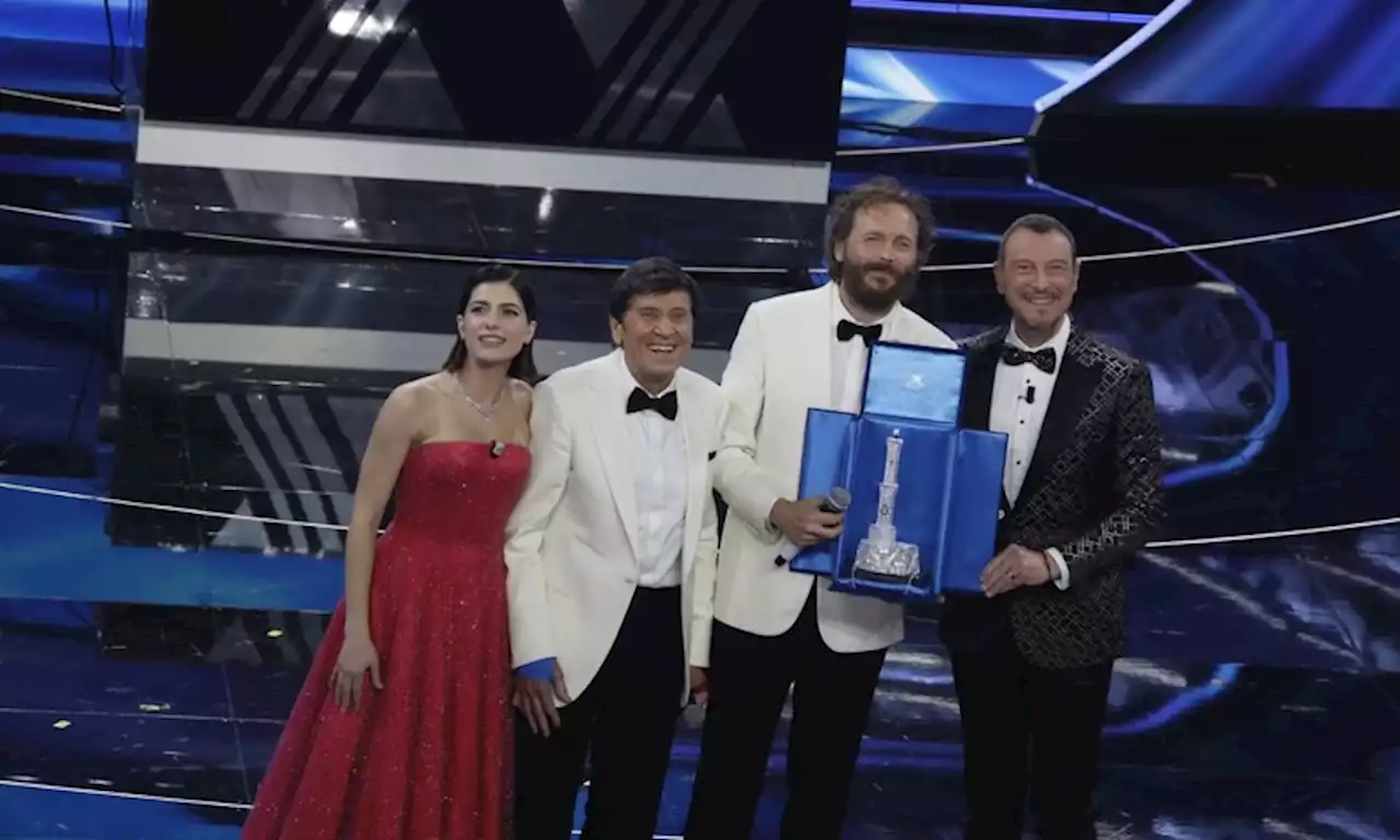 Sanremo-sprint con le cover, vince Morandi con Jovanotti