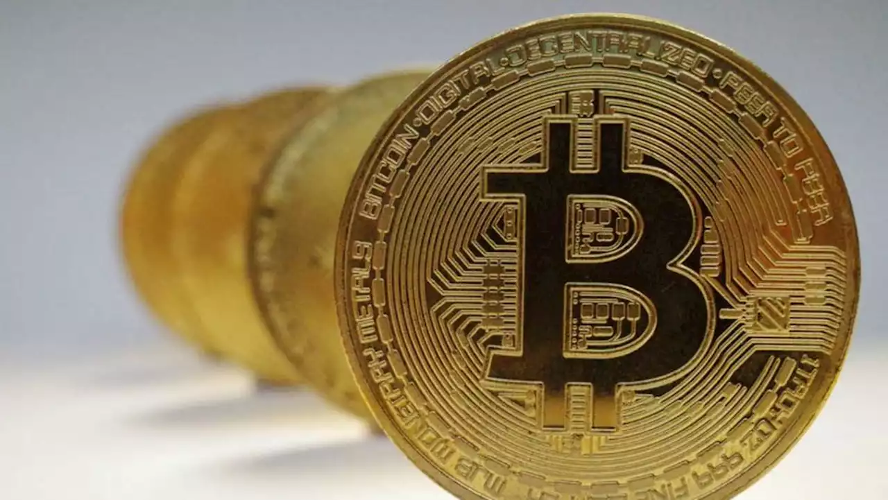 Bitcoin surges 8.82% to US$40,611