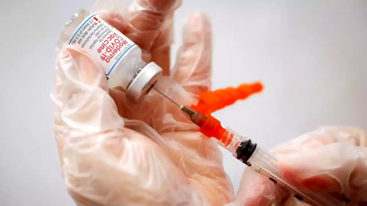 US CDC backs full approval of Moderna's COVID-19 vaccine